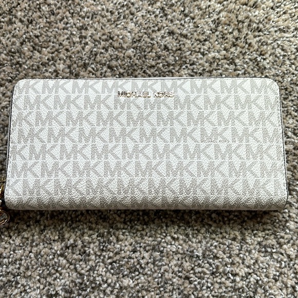 Michael Kors Handbags - Michael Kors wallet